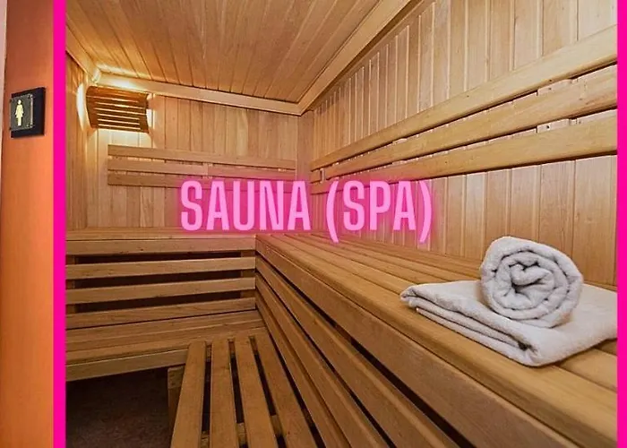 Bay Balcony Haven: Affordable Staycation With Pool & Sauna Hotel 5*